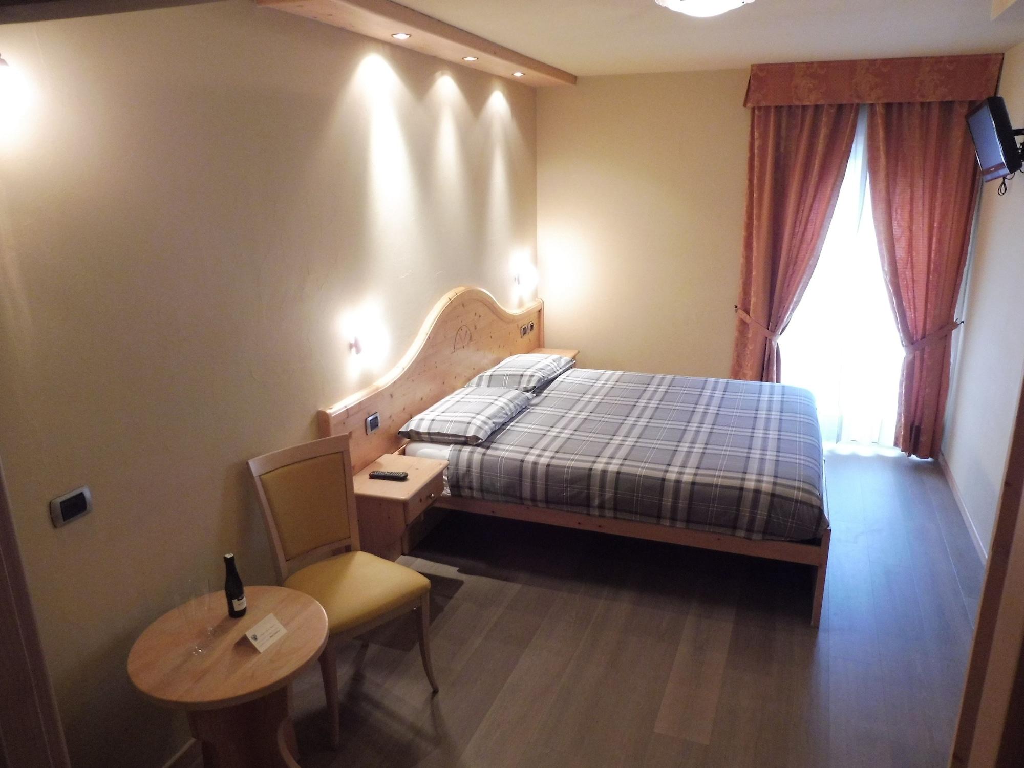 Hotel Valeria Ливиньо Екстериор снимка