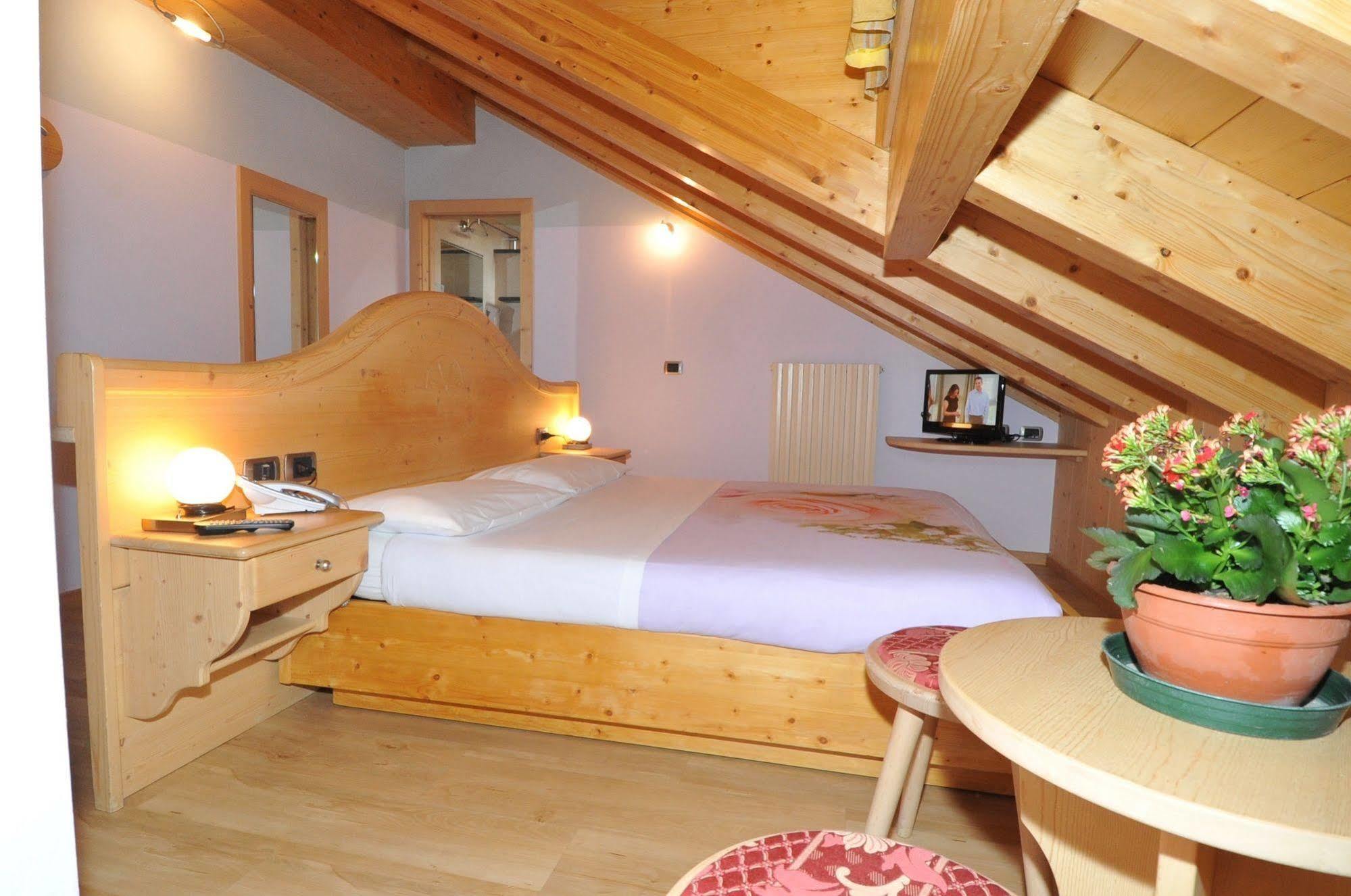 Hotel Valeria Ливиньо Екстериор снимка