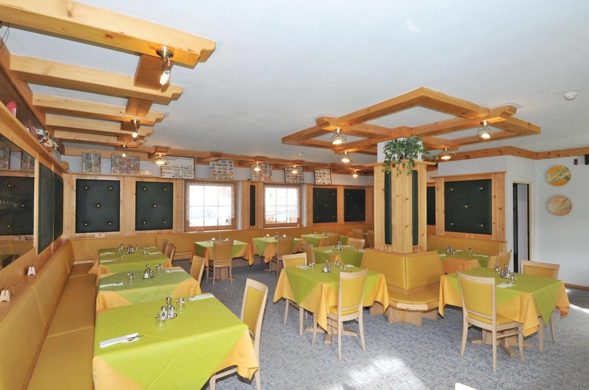 Hotel Valeria Ливиньо Екстериор снимка