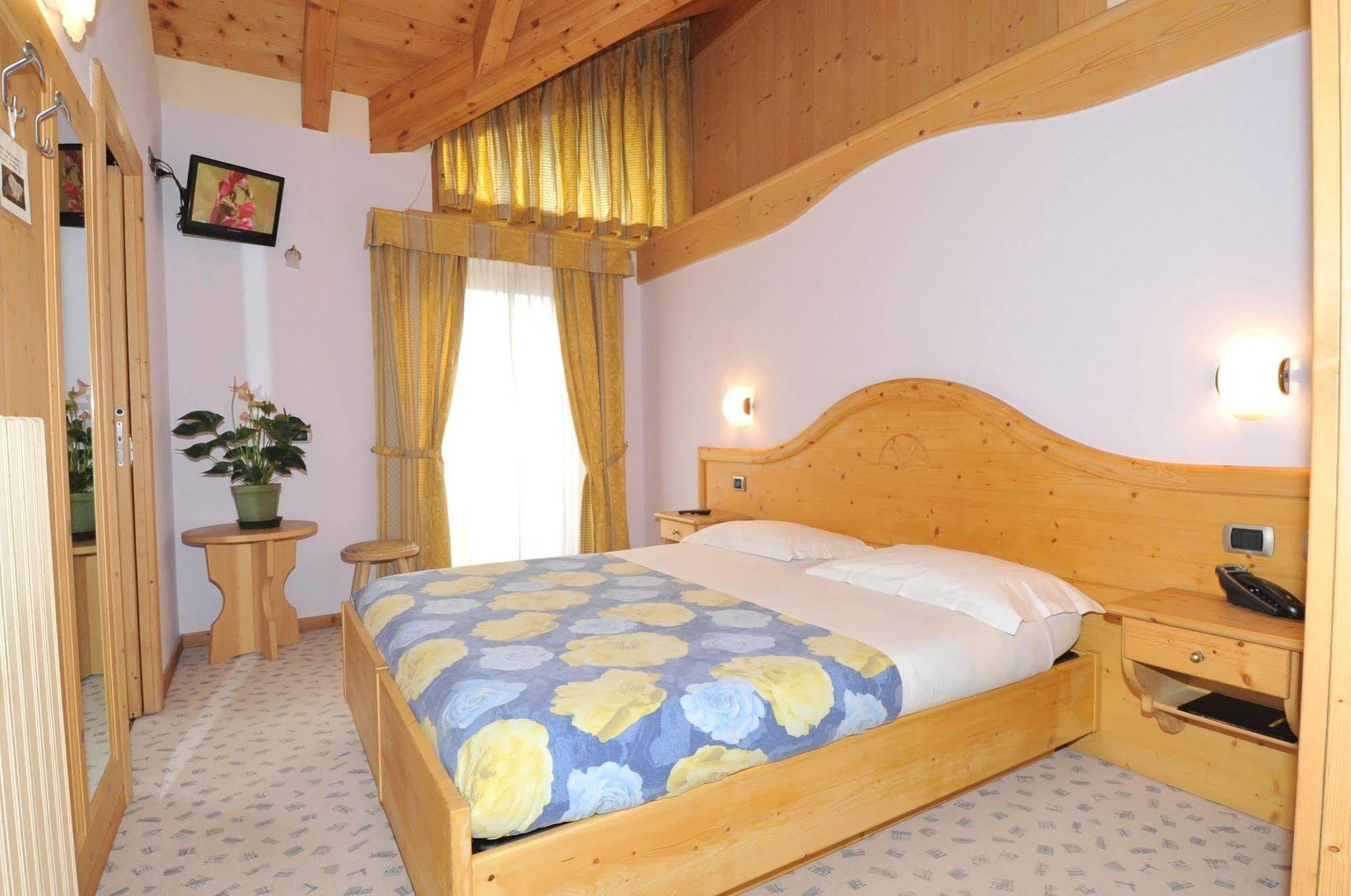 Hotel Valeria Ливиньо Екстериор снимка