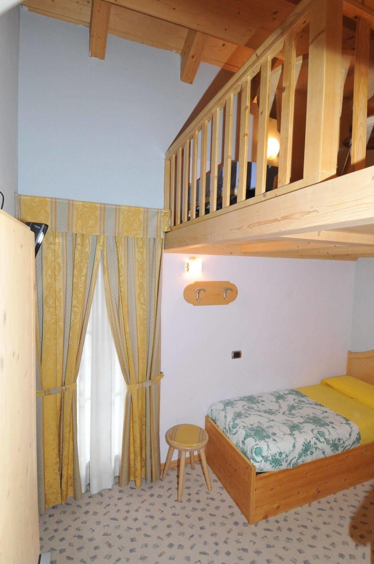 Hotel Valeria Ливиньо Екстериор снимка