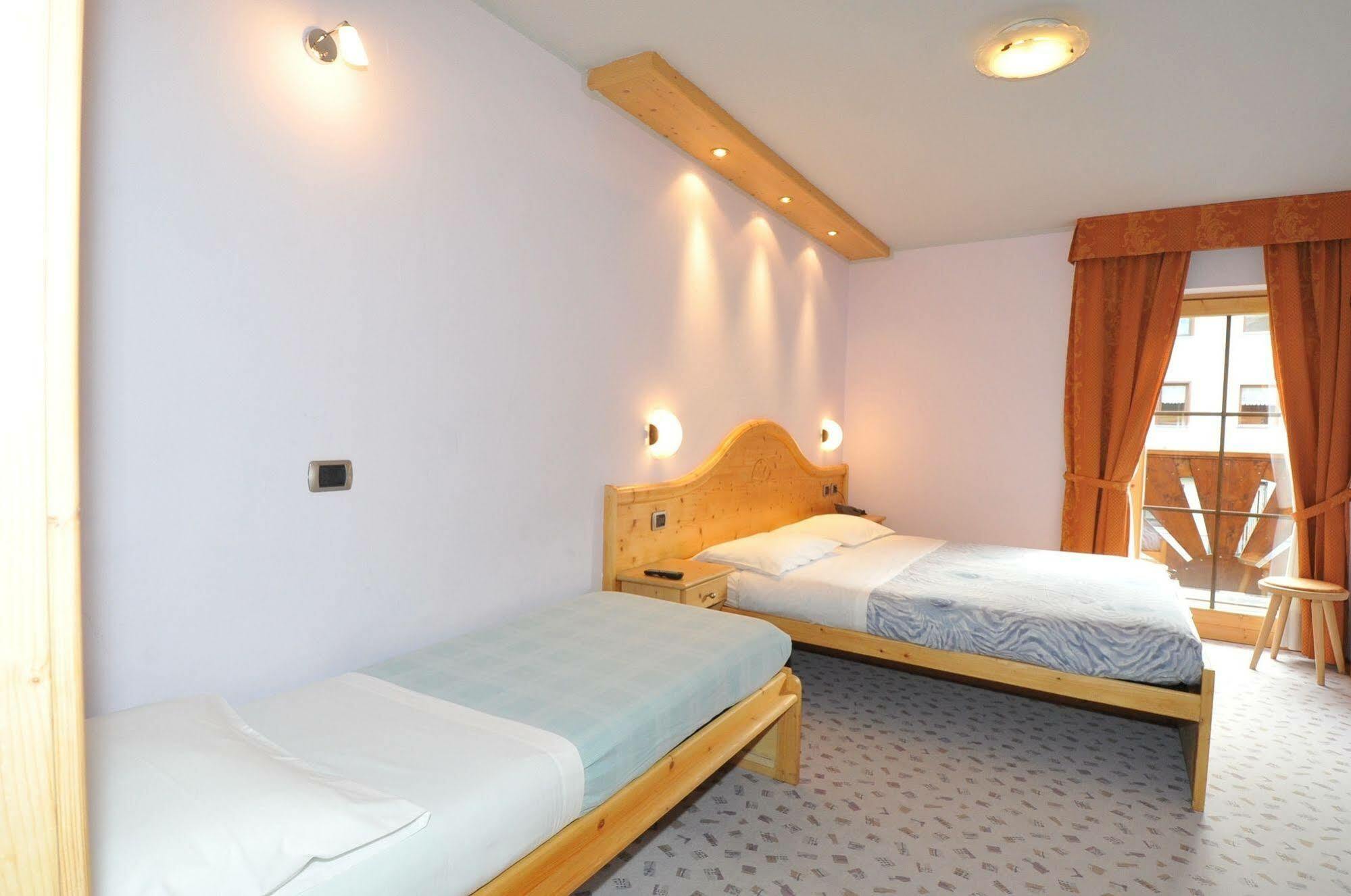 Hotel Valeria Ливиньо Екстериор снимка