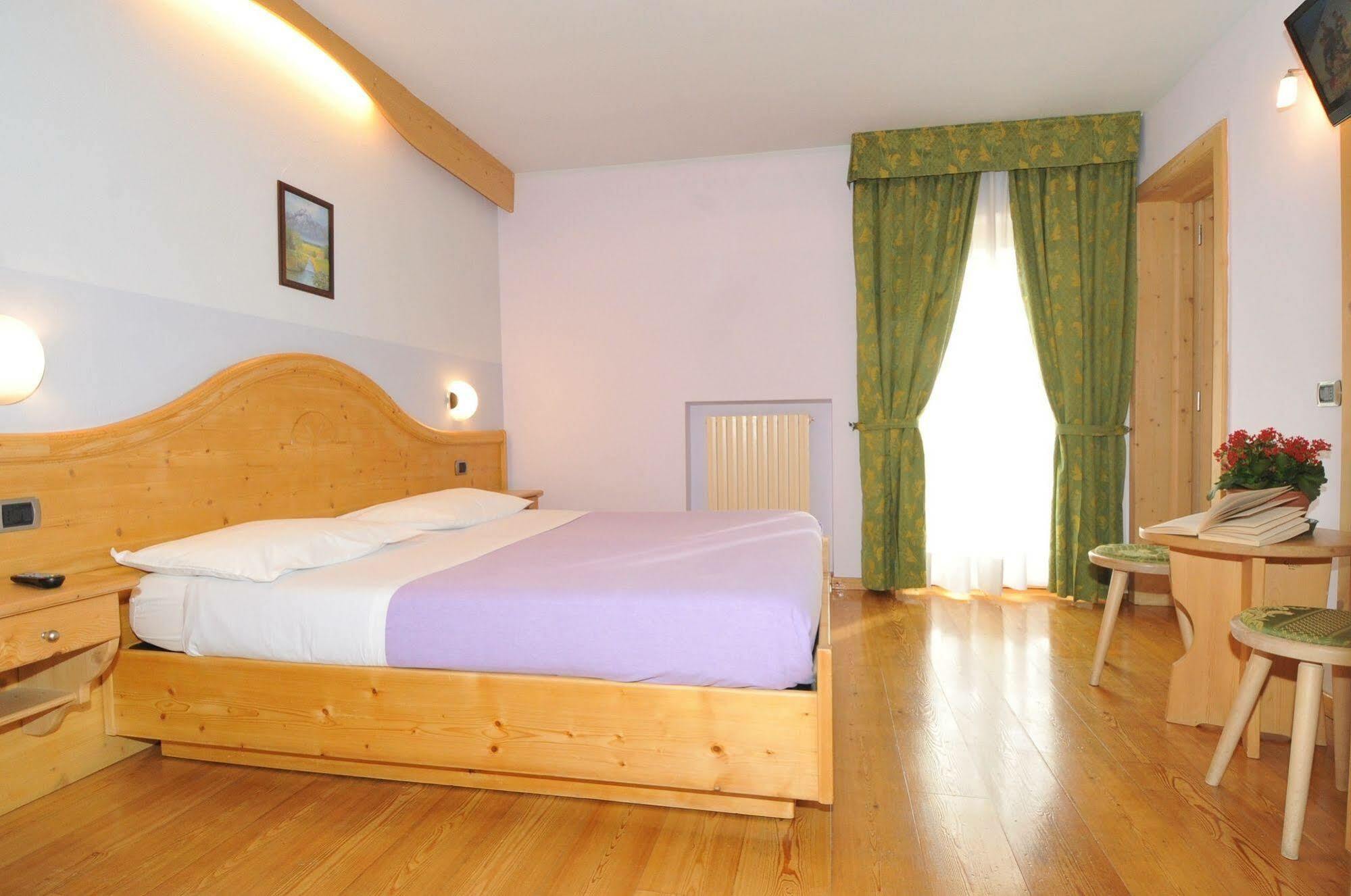 Hotel Valeria Ливиньо Екстериор снимка