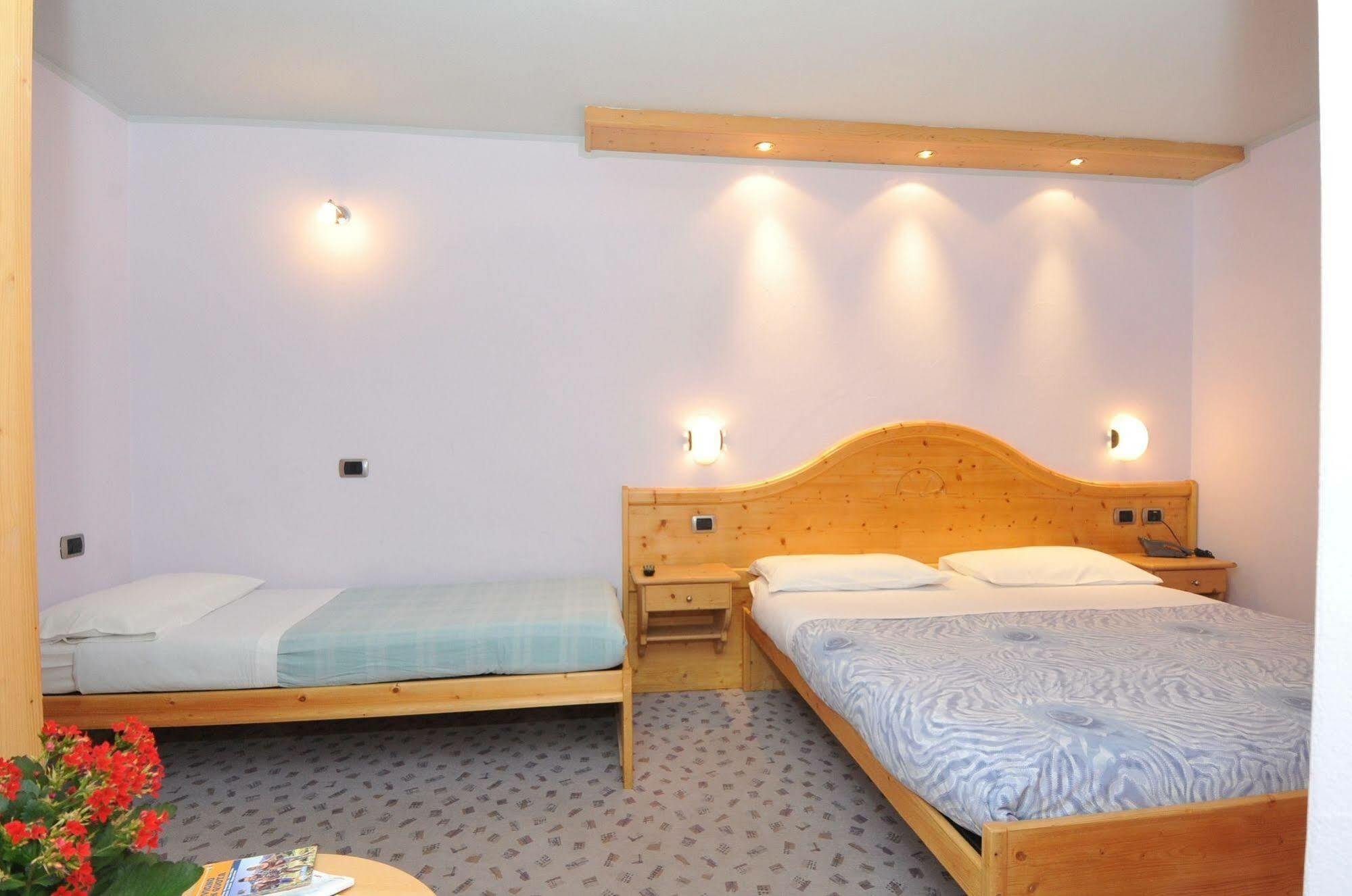Hotel Valeria Ливиньо Екстериор снимка