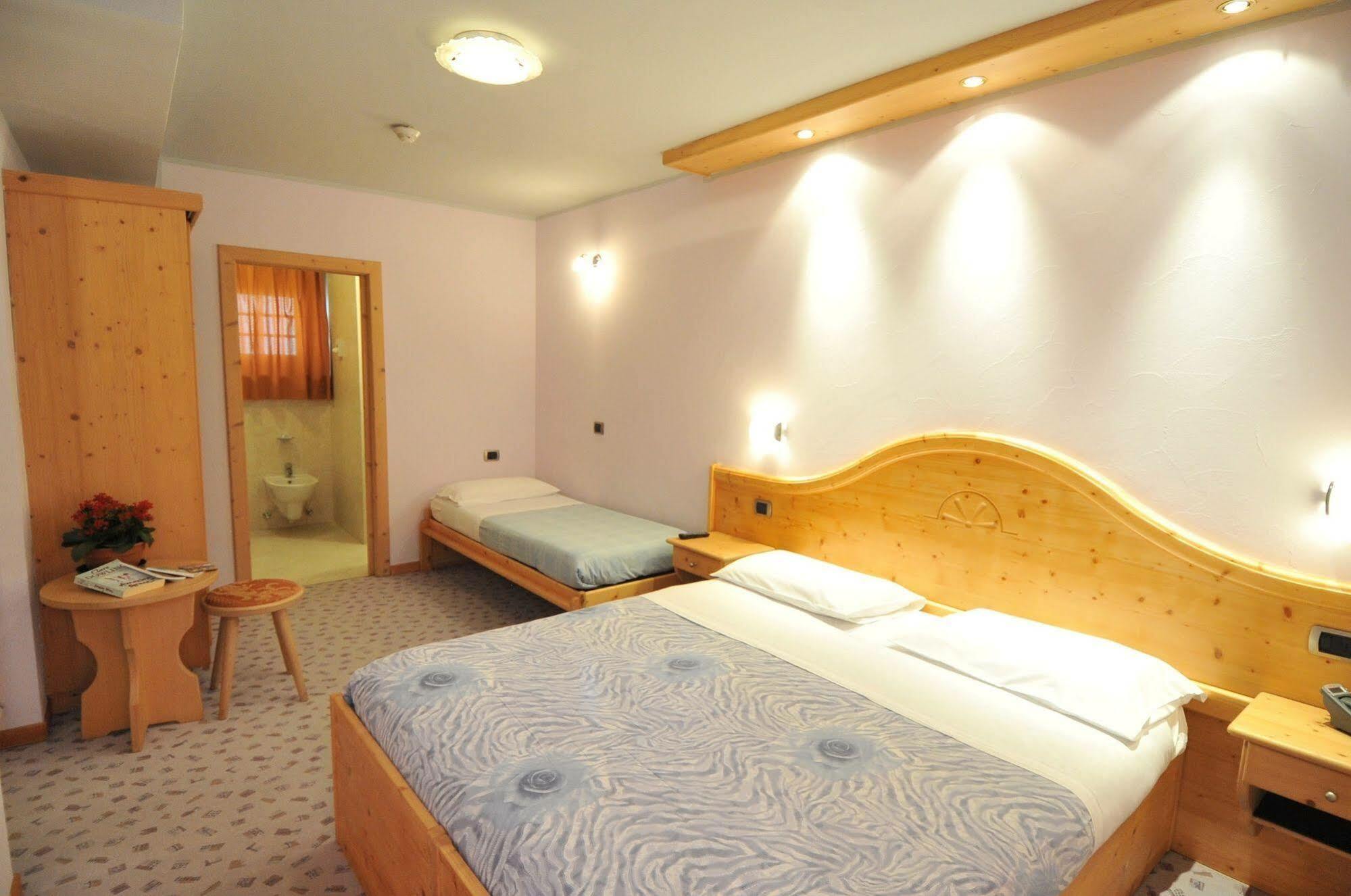 Hotel Valeria Ливиньо Екстериор снимка